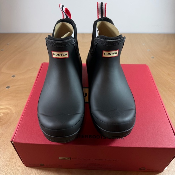 Hunter Matte Black Short Waterproof Ankle Boots with Red-White Pull Tab - Picture 2 of 16